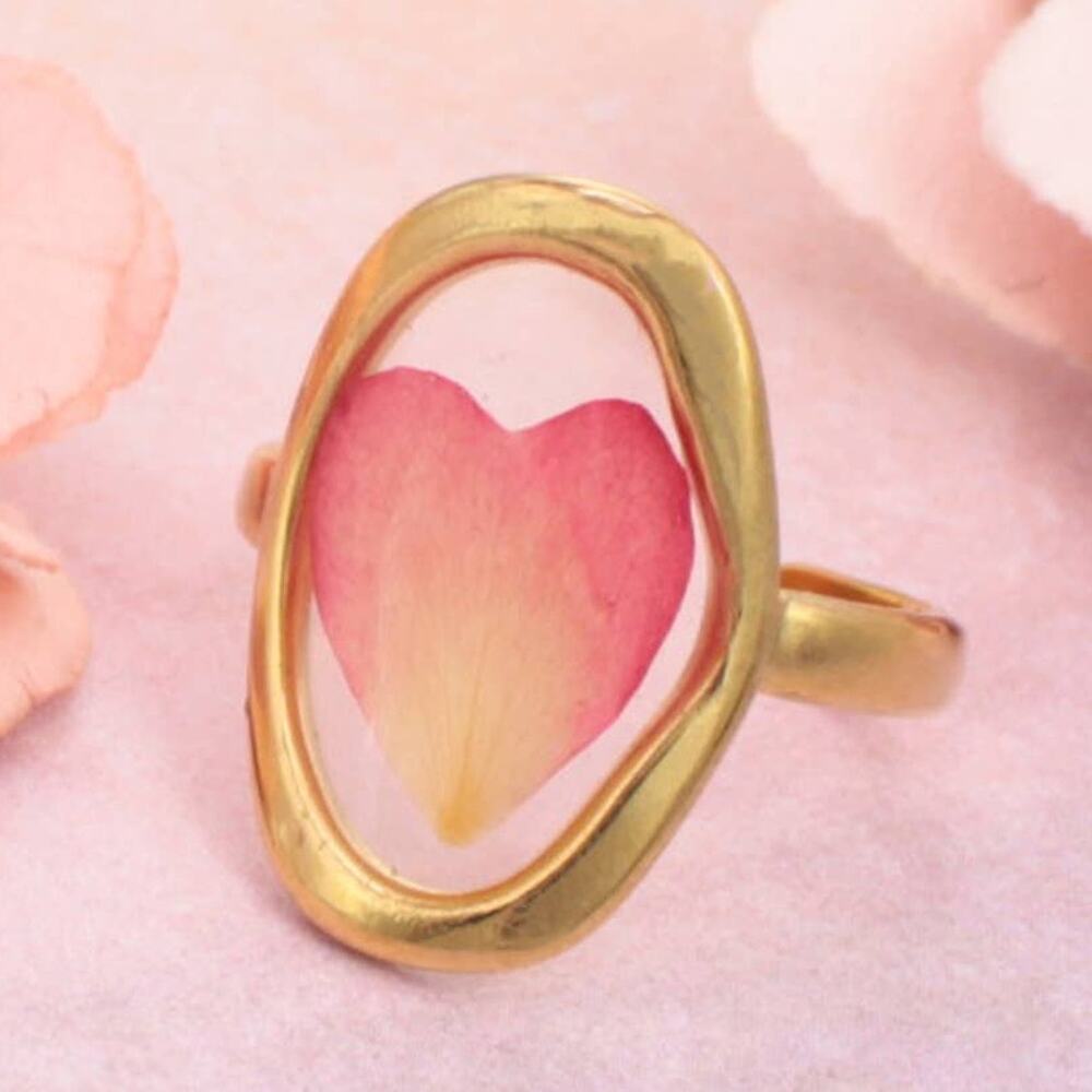 Pink Dried Flower Petal Ring – Oval Gold Botanical Statement Ring